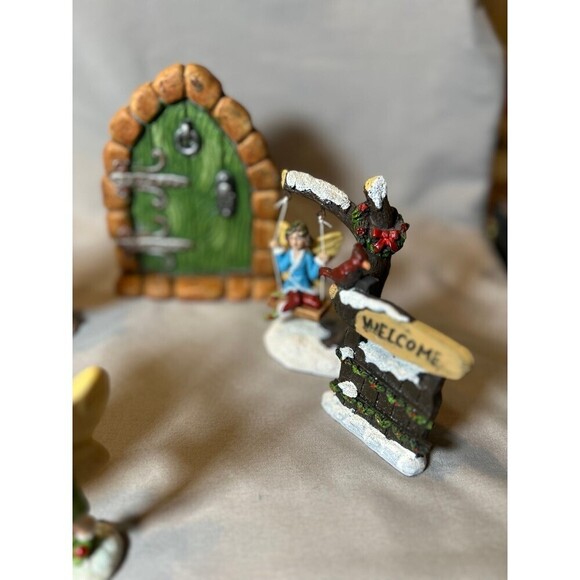Fairy Garden Figurines Sign and Door Lot of 7 Pieces - Picture 4 of 7